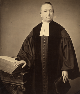 106382 Portret van ds. L. Schouten Hz., geboren 1828, hervormd predikant te Utrecht (1879-1894), overleden 1905. ...